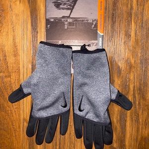 Nike Thermal Women’s Gloves - Size Medium